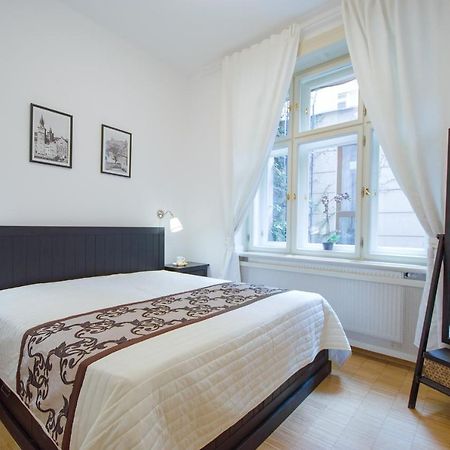 Modern Apartment Charvatova Prague Exterior photo