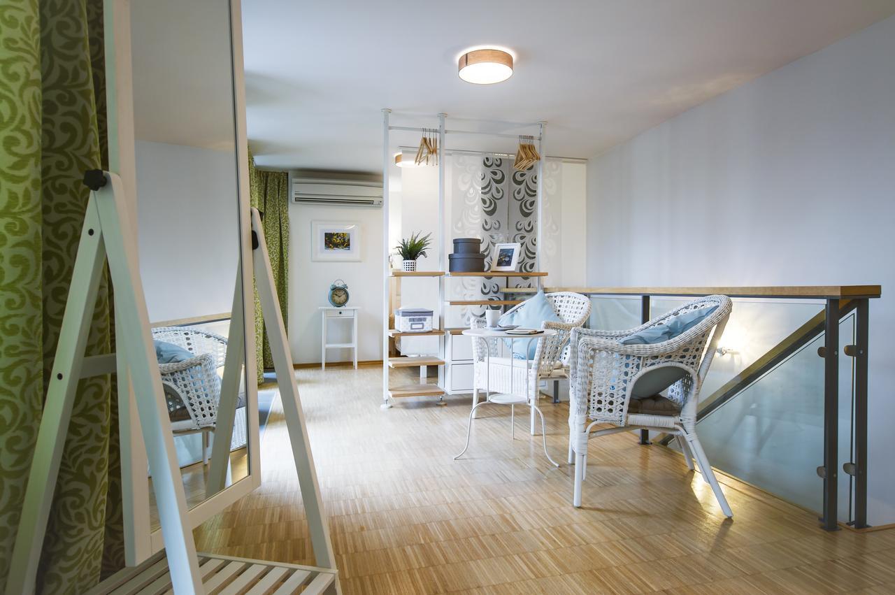 Modern Apartment Charvatova Prague Exterior photo